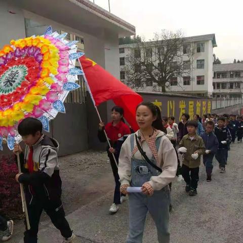 “缅怀革命先烈，弘扬民族精神”—记龙潭镇温水学校主题党日活动及少先对大队部扫墓活动