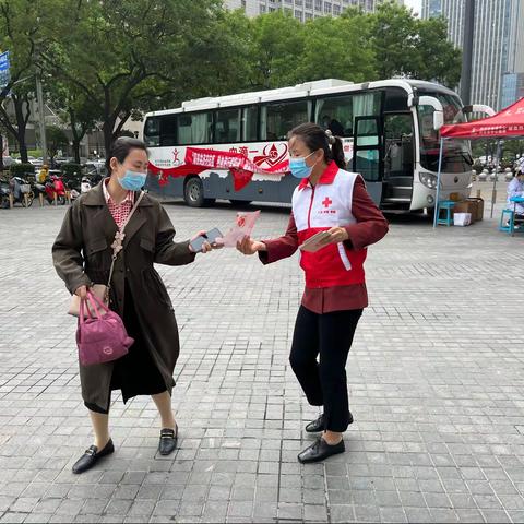 碑林区红十字会开展“三救三献”宣传活动