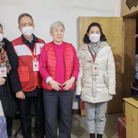 碑林区红十字会开展“红十字博爱送万家”活动