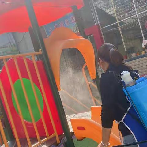 全园消毒，“疫”尘不染！红果果幼儿园全园消毒中😷