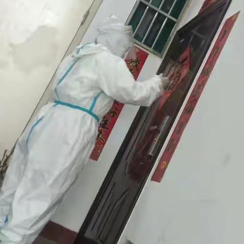 共产党员走在先  上门采样暖民心