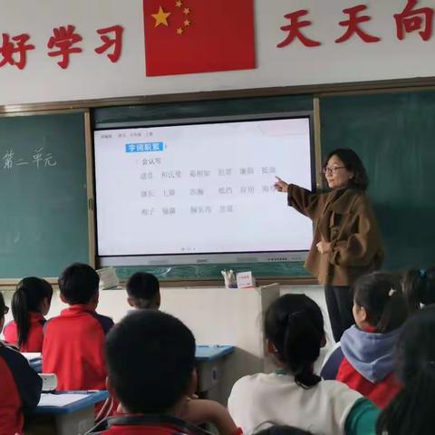 精心研究、备战期中--峄州小学语文教研期中复习研讨