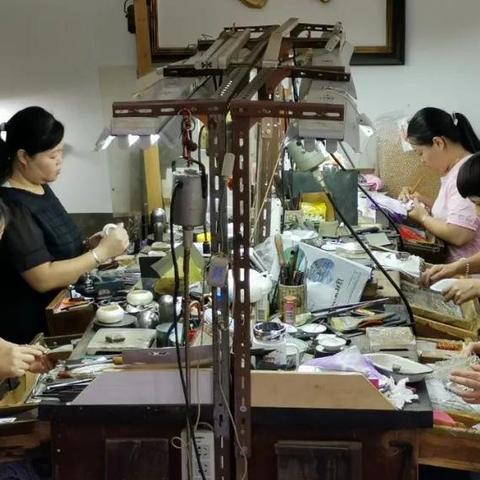巾帼不让须眉: 六代传承  三个姐妹  一门绝活