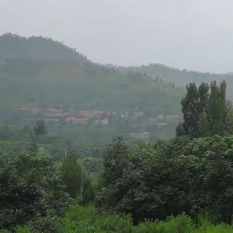 老班长的石板房和他们的古村落