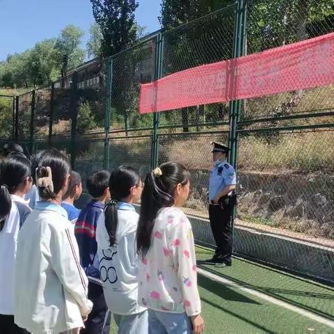 罗岭乡初级中学举行消防安全疏散演练