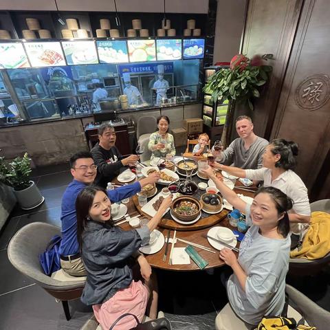 2022.10.2国庆和彩铃姐一家两家人聚会