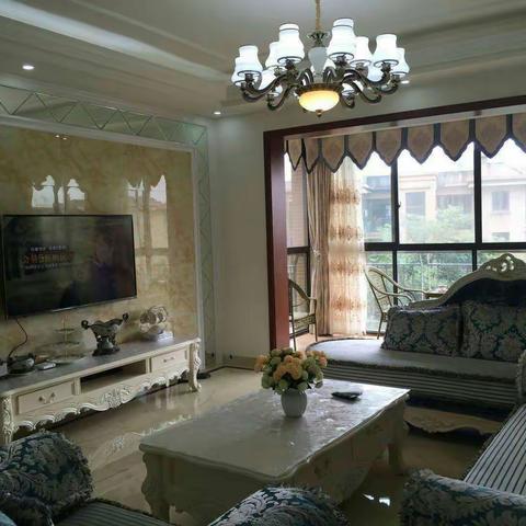 ⭐捡漏，领地凯旋滨江，房东豪华装修，9成新。电梯小高层2T3户，产权130，3/2/2。老证，115.8万。v6833