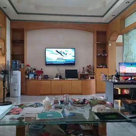 ⭐0首付0首付，密州东路32号，西象桥附近。产权163，顶楼带大平台老证。房东诚心出售31.8万，v6833。