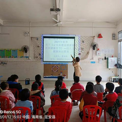 定安县龙门镇金色阳光 幼儿园——“小手拉大手，共创文明城”，环境卫生大清扫活动