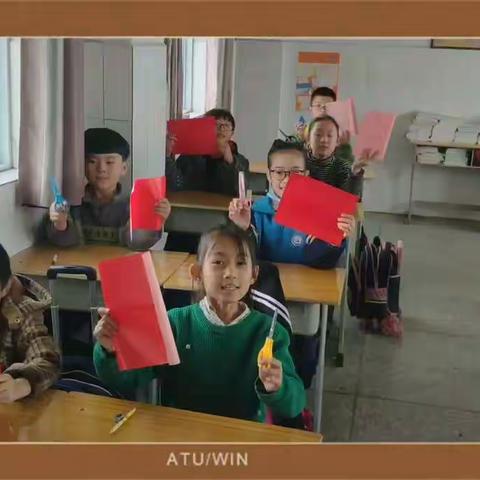 我的相框我做主——记中龙山小学巧手剪纸社团第六次活动