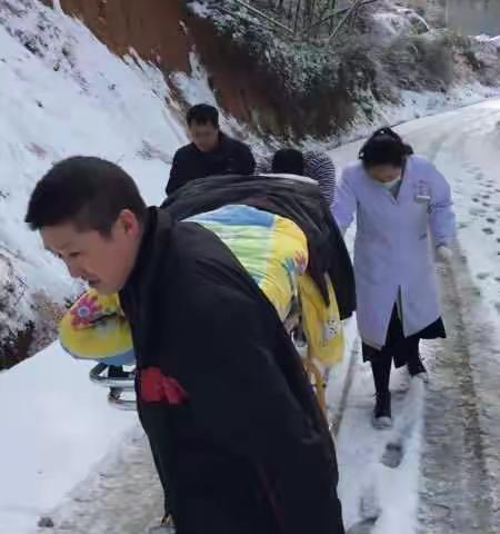 医者仁心，雪中徒步接患者