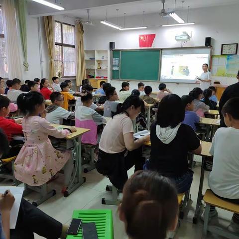 携手并进，共同成长----记实验小学英语组“新教师亮相课”