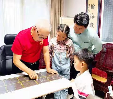 九岁黄煜文跟着闫锐敏老师学书法心得体会