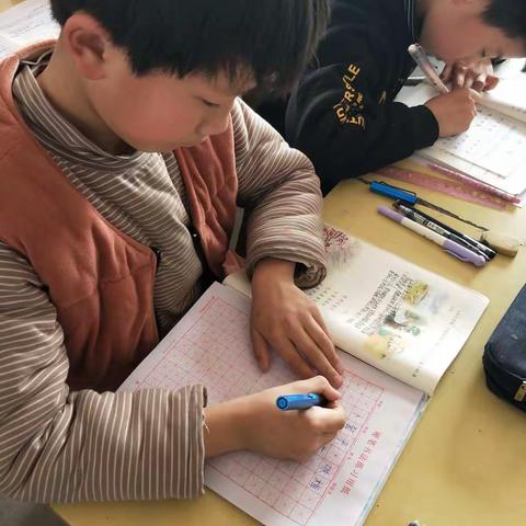 “写好中国字，做好中国人”——诸界小学书法比赛