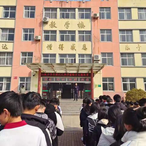 全环境立德树人白旄中学举行《向雷锋学习 从小事做起》活动