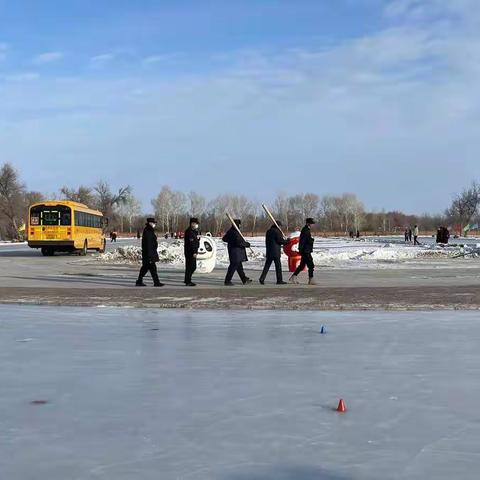 志愿者服务为速滑比赛保驾护航