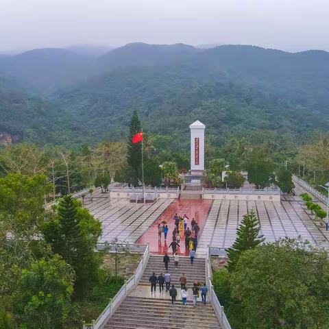 以活动聚人心，扎实推进项目党建工作