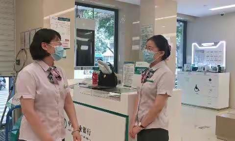 开展消保宣传活动打造百姓身边的贴心银行