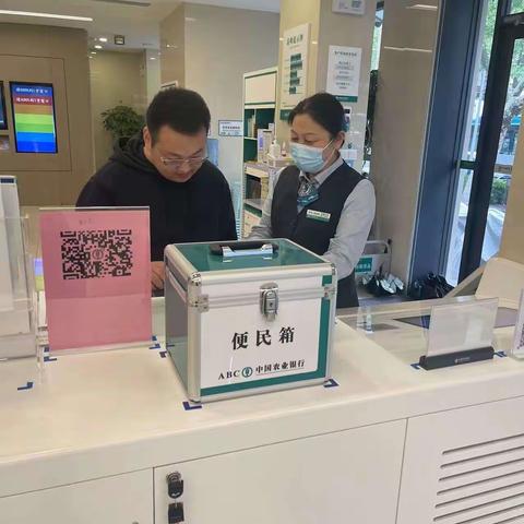 坚守岗位，服务不止