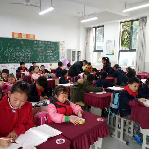 “大手牵小手“ 春意满校园（绵竹市土门学校）
