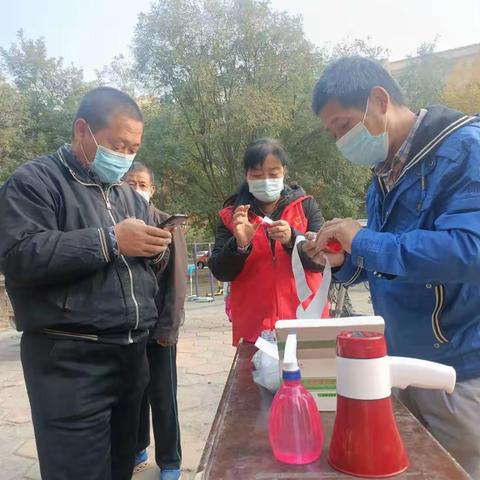 抗“疫”//“志”字谱写春晖力量