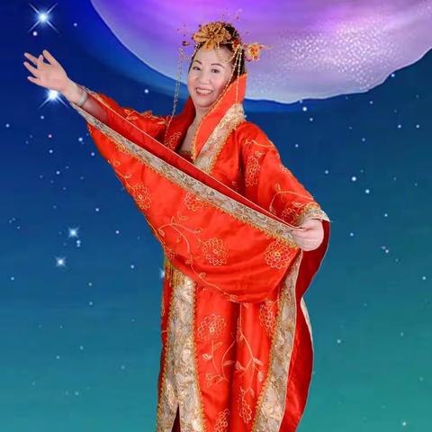 盛装，美女，风景这边独好，老太婆也疯狂……。