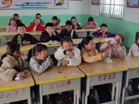 学习雷锋好榜样，三月开花助人乐——前侯小学