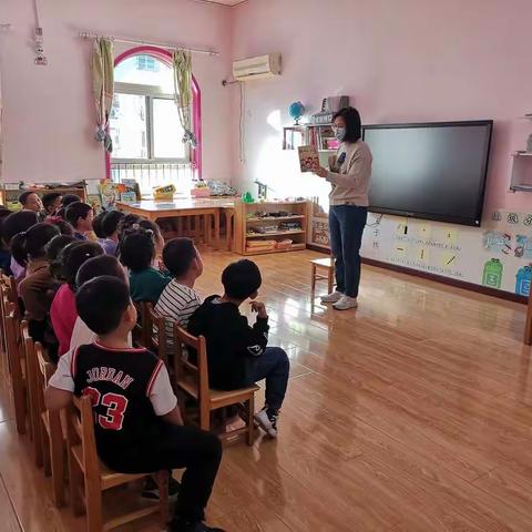 “家长老师”进课堂讲故事文硕幼儿园大三班