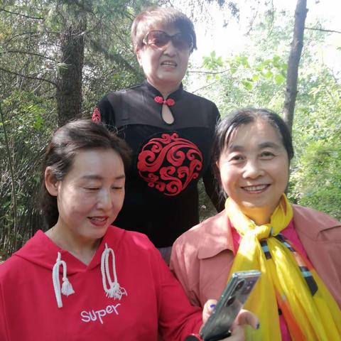 ⼈⽣就像⼀场旅⾏，不必在乎⽬的地，在乎的是沿途的风景以及看风景的⼼情，让⼼灵去旅⾏!