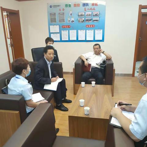 水发宝副行长到西固西路支行、山丹街支行慰问检查