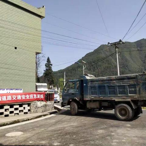 土溪镇开展道路交通应急演练