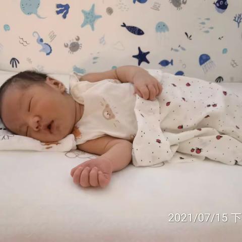 宝宝睡姿