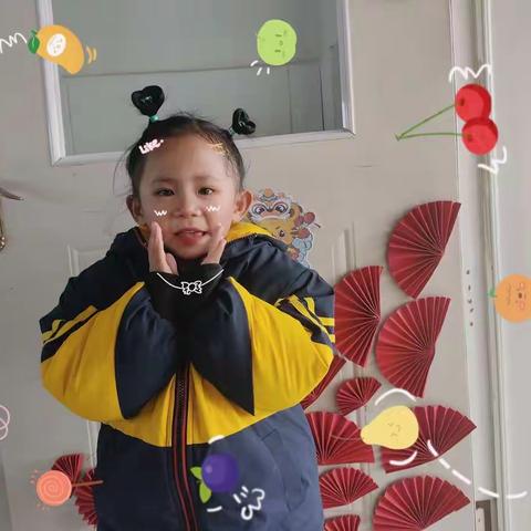 李庄乡中心幼儿园中二班宝贝儿祝贺大家新年快乐！