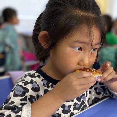 【劳动·实践】“一方天地，小蛋挞见大力量”—新四小学美食烘焙体验课