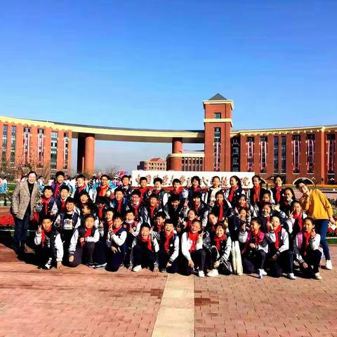 感受大学教育   激励自我成长——田心小学五年级秋季综合实践活动