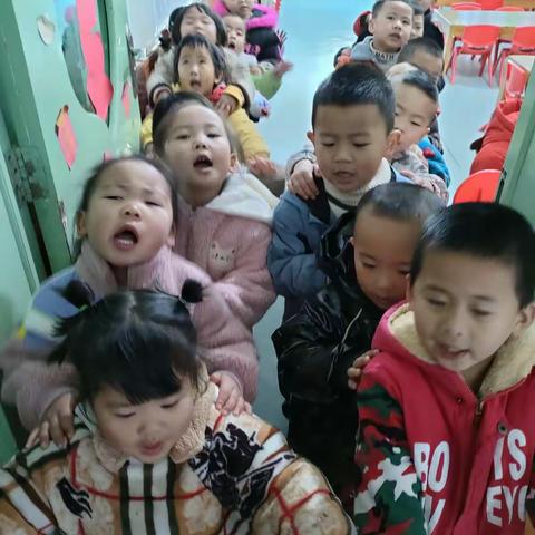 中一班11月：心存感恩，与爱同行