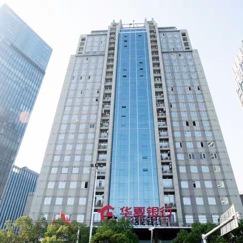 追寻火红岁月  扬起青春风帆
