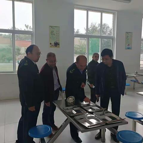 找问题 补短板 保安全 曹范食药所联合曹范街道教育办开展学校食堂专项检查