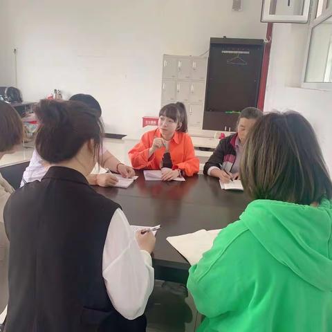 青冈县芦河镇中心小学校音体美学科组研修简报