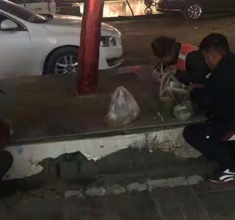 园林局清理百花市场周边环境卫生2017年2月17日工作掠影