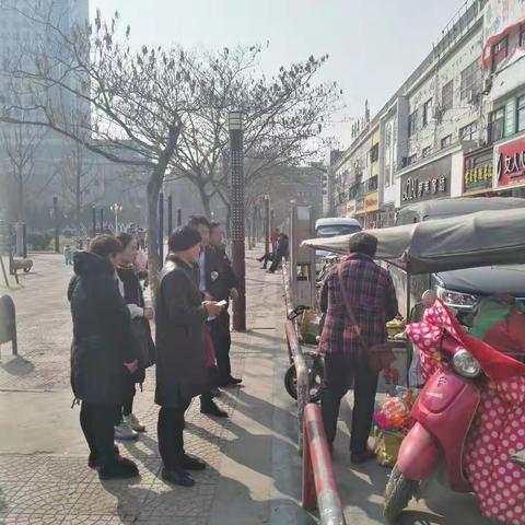 园林局小区征收办人民广场执勤，为市环境卫生的整洁添砖加瓦