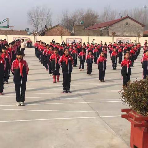 增加专业知识，学习阳光课间操。