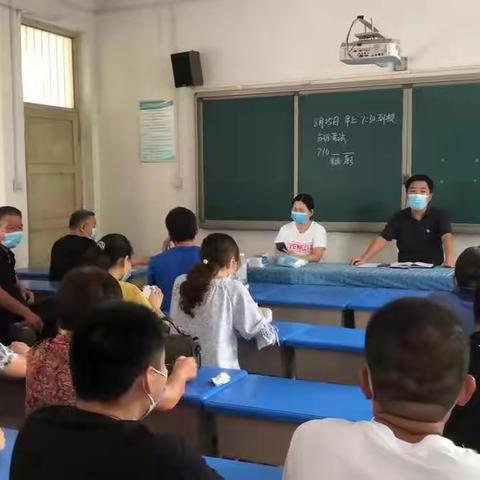 全体教师齐动手 打扫卫生迎开学——小董一中组织教师开学前卫生大扫除