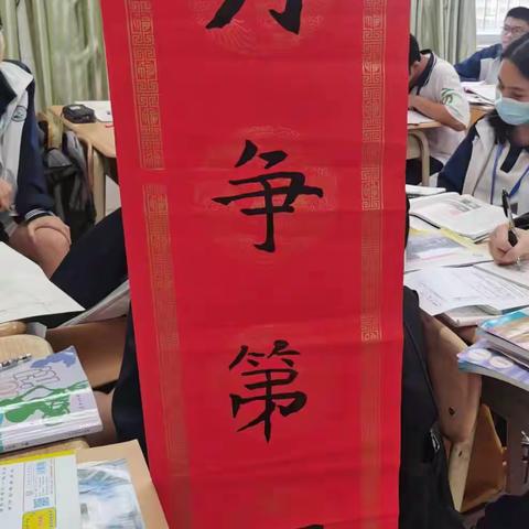 青春激情多绽放、篮球比赛放光彩！——记霞山实验中学八年级篮球赛。