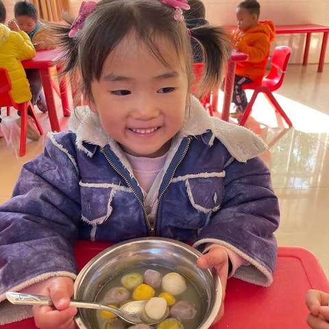 思旺镇三江村幼儿园“搓汤圆，迎元旦”主题活动