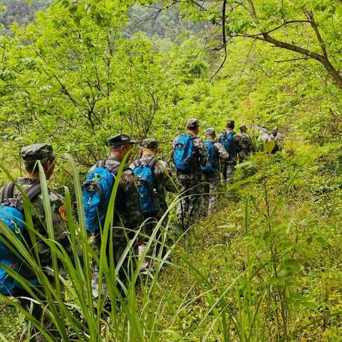 松阳县民防天狼救援队4月份徒步拉练