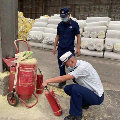 华阴市消防救援大队开展夏季消防安全错时检查