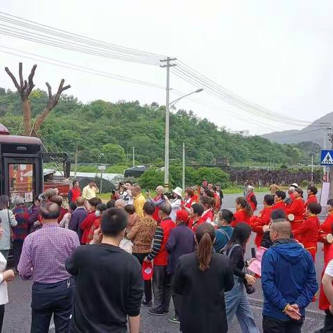 热烈祝贺唐村311公交线路顺利通车