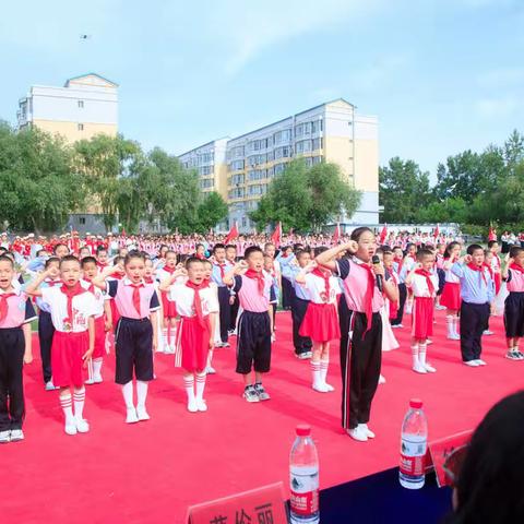 福海县第一小学隆重举行“喜迎二十大 永远跟党走 学习英雄模范 争做好队员”庆“六·一”活动