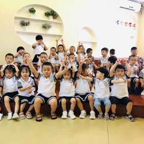 💕嘿嘿亲爱的大朋友们、可爱的小朋友们晚上好呀！我们第十四周的班级总结分享来啦⬇看看可爱的小朋友